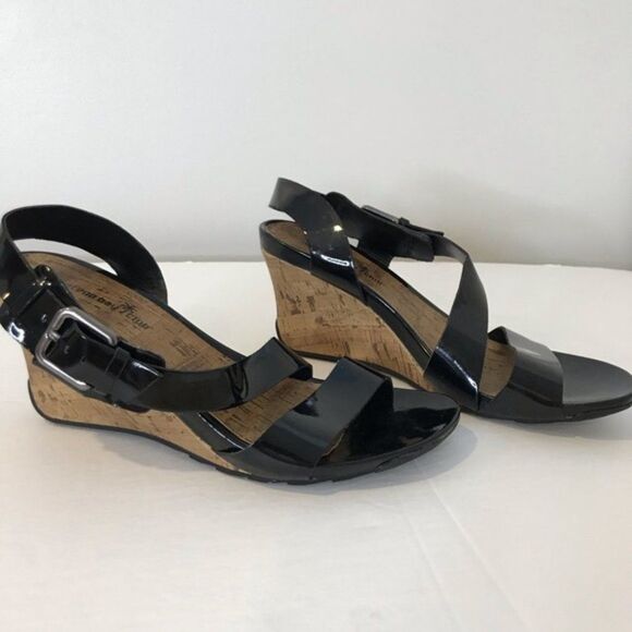 Montego Bay Club Glossy Black Sandals sz 8.5 - Picture 4 of 8